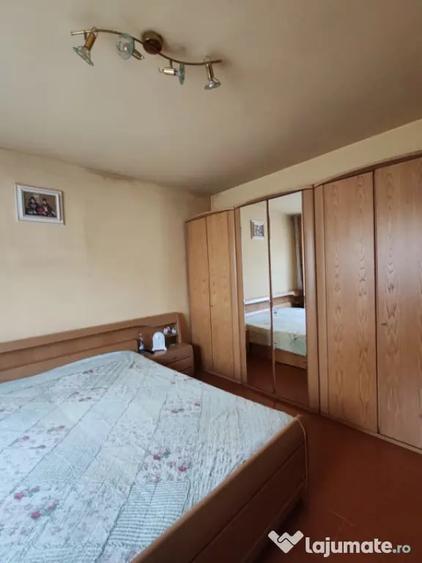 Casă cu 5 camere cu Teren 683 Mp în Central