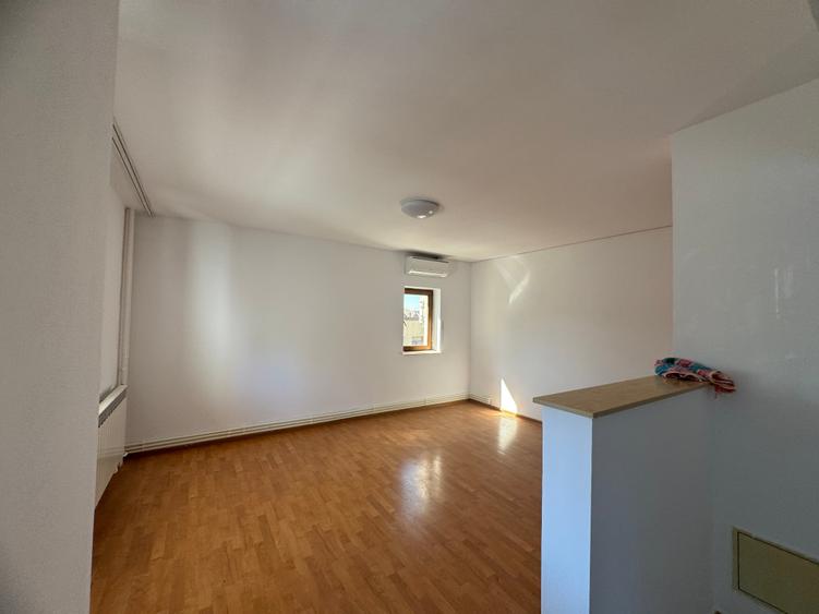 Apartament cu 3 camere decomandat în Tomis I