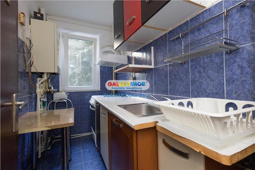 Apartament cu 3 camere semidecomandat în Tei