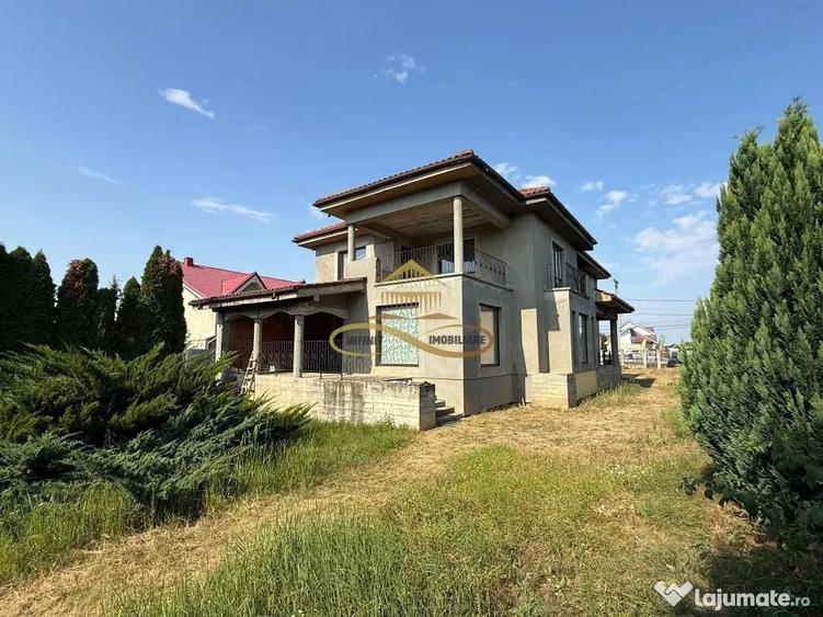 Casă cu 5 camere cu Teren 1715 Mp în Calea Romanului