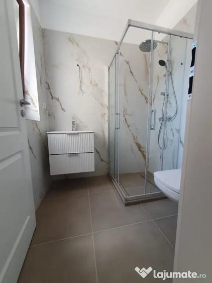 Apartament cu 5 camere decomandat în Dumbrăvița