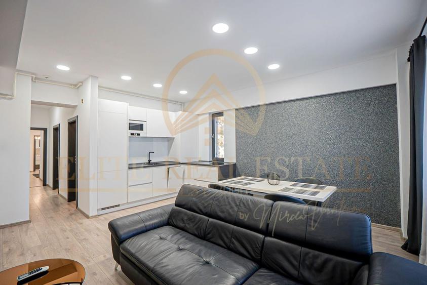 Apartament cu 3 camere decomandat, mobilat în Central