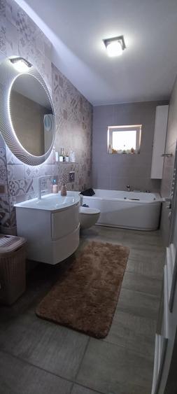Apartament cu 3 camere decomandat în Berceni