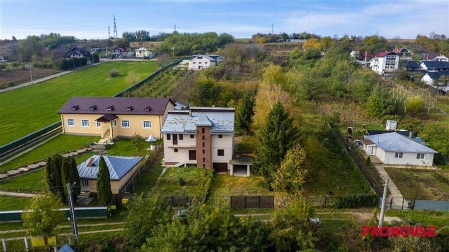 Casă individuală cu 5 camere cu Teren 5725 Mp în Calea Moinești