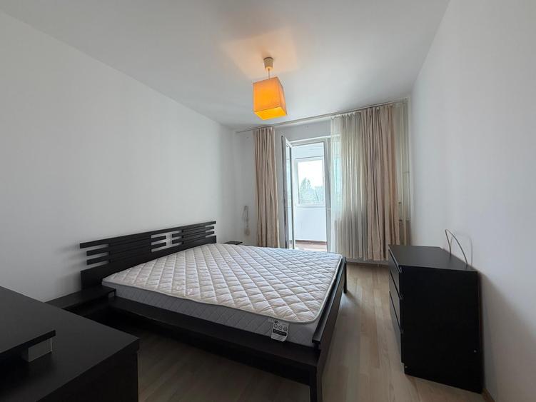 Apartament cu 3 camere semidecomandat în Titan