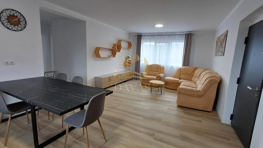 Apartament cu 4 camere semidecomandat, mobilat în Borhanci