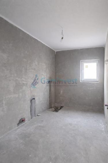 Casă individuală cu 4 camere cu Canalizare în Sântandrei