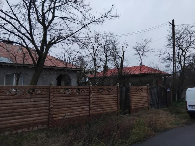 Casă cu 3 camere în Stăvărăști