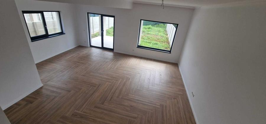 Casă cu 4 camere cu Teren 307 Mp în Dumbrăvița
