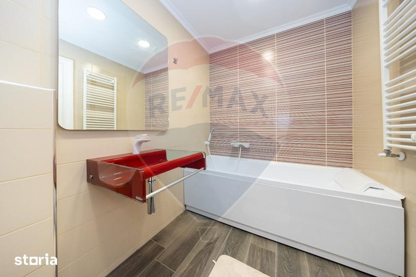 Apartament cu 3 camere în Schei