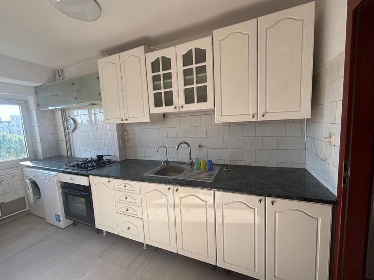 Apartament cu 3 camere decomandat în Văcăresti