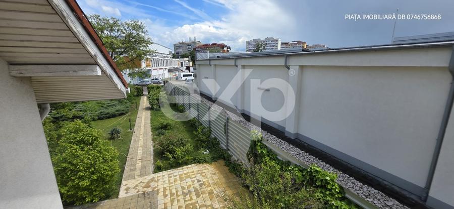Casă individuală cu 10 camere cu Canalizare în Micro 6