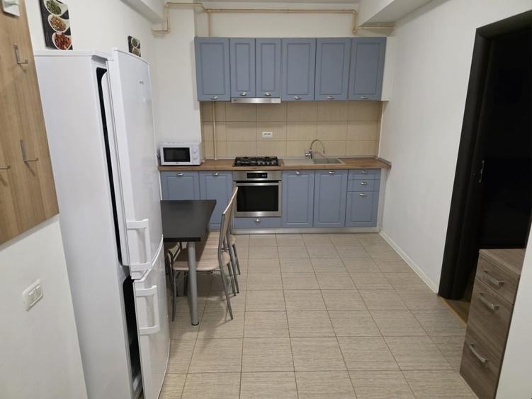 Apartament cu 2 camere decomandat, mobilat în Roșu