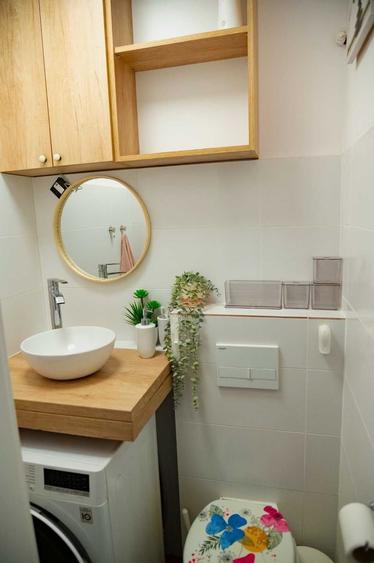 Apartament cu 3 camere decomandat în Exterior Vest