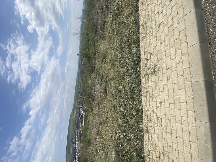 Teren de 2700 mp, în Central