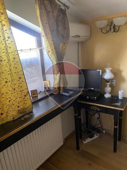 Casă cu 5 camere cu Teren 273 Mp în Butimanu