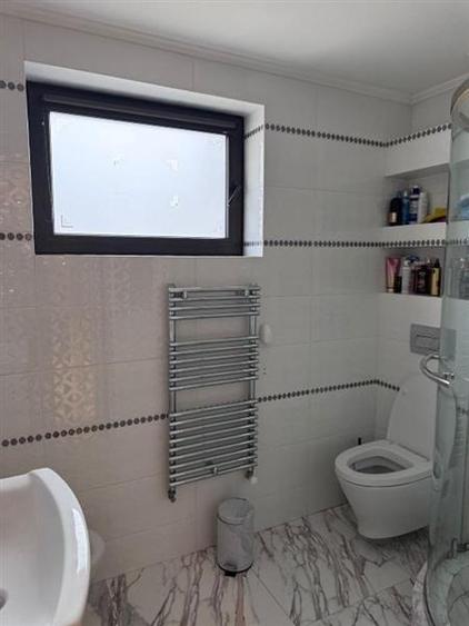 Apartament cu 3 camere semidecomandat, mobilat în Drumul Taberei