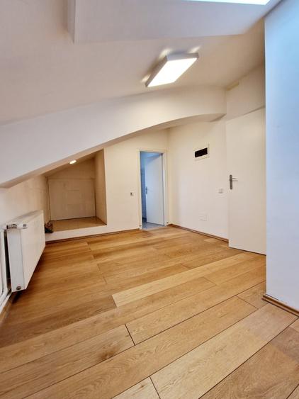 Apartament cu 4 camere decomandat în Cotroceni
