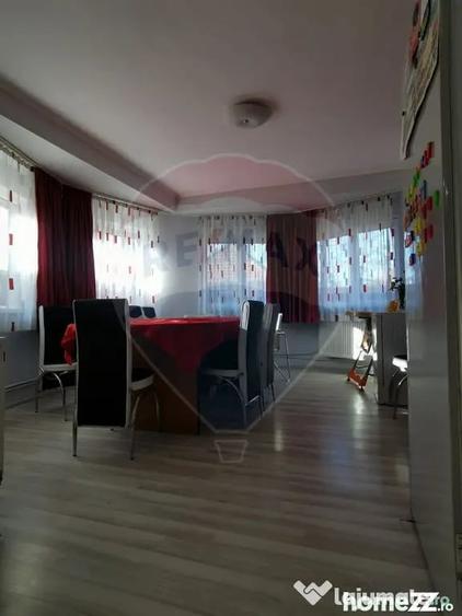 Casă cu 7 camere cu Teren 342 Mp în Calea Clujului