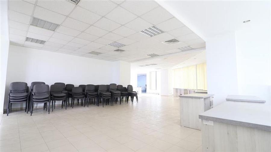 Birou, de 476 mp, în Podul de Piatră