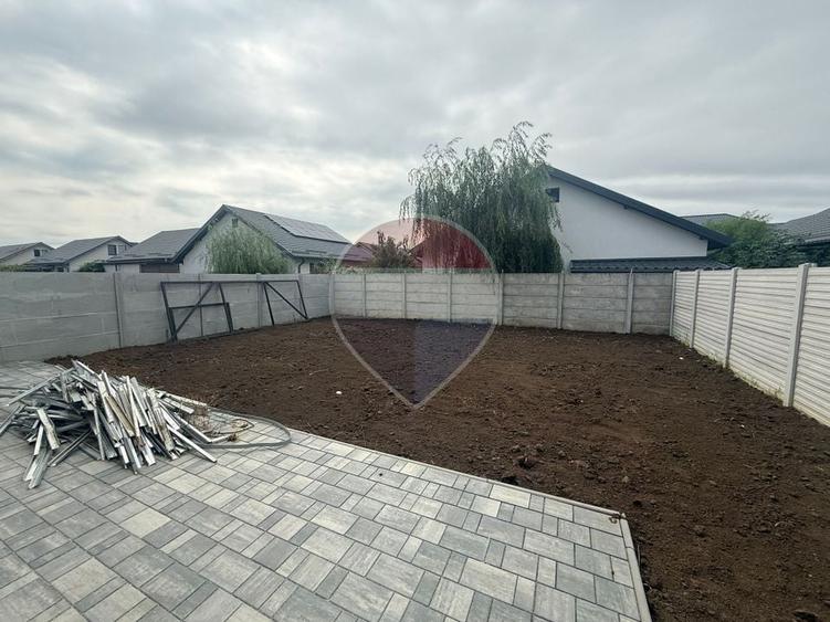 Casă individuală cu 4 camere cu Teren 377 Mp în Central