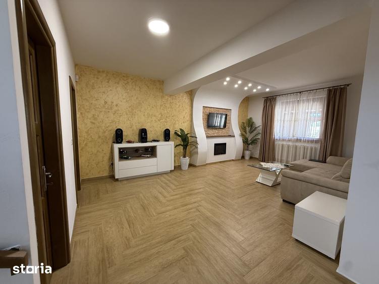 Casă cu 5 camere cu Teren 492 Mp în Malu Mare