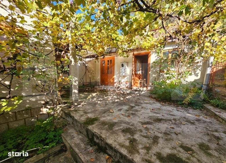 Casă cu 4 camere în Suseni