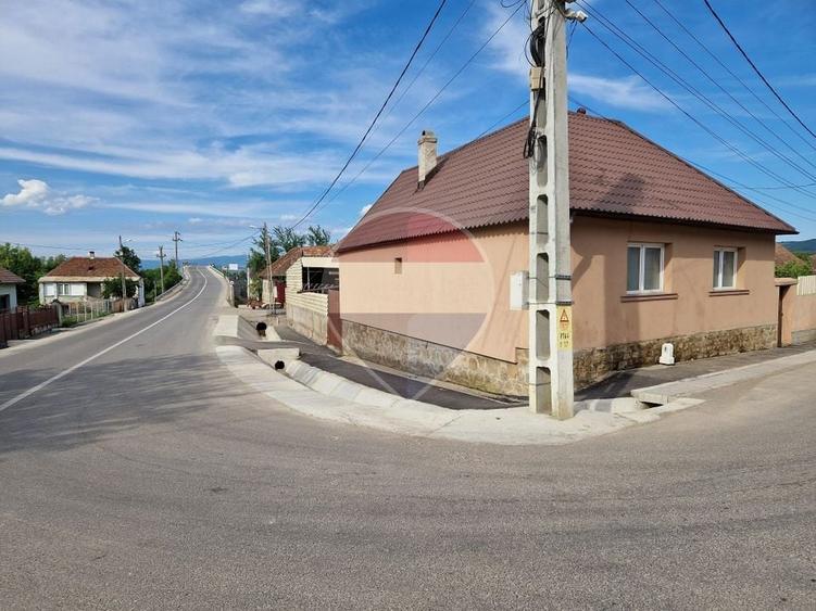 Casă individuală cu 2 camere cu Teren 1002 Mp în Augustin