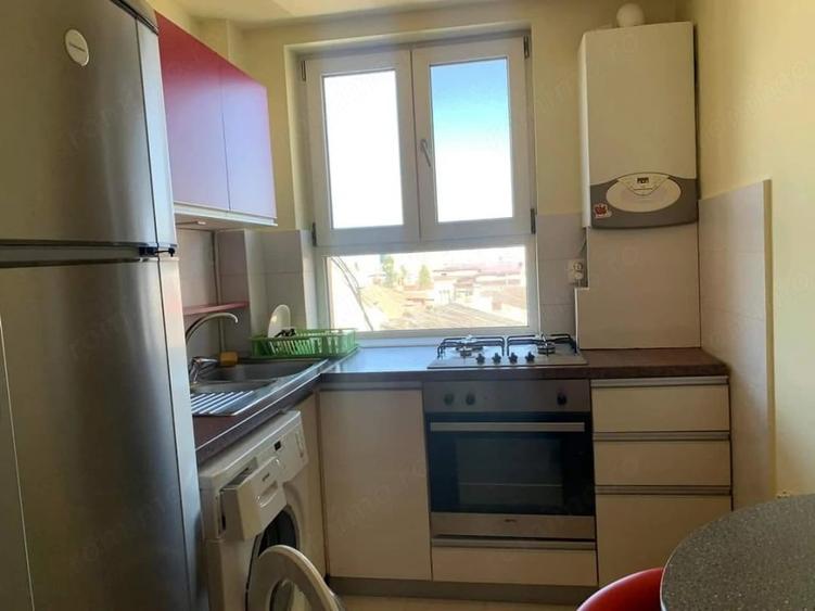 Apartament cu 3 camere semidecomandat în Ultracentral