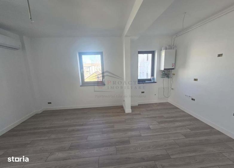 Spațiu comercial, de 638 mp, în Roșu