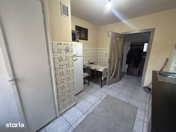 Apartament cu 4 camere decomandat în Bucovina