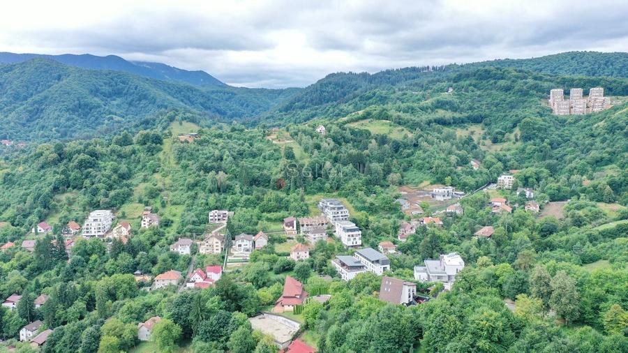 Teren Construcții intravilan de 2700 mp, în Drumul Poienii