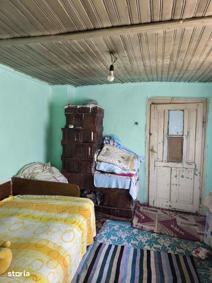 Casă cu 2 camere cu Teren 2160 Mp în Poienarii Burchii
