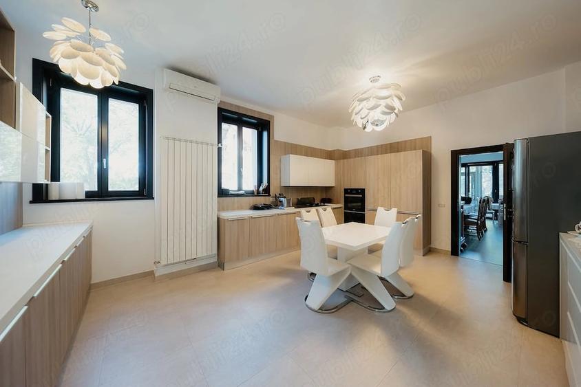 Casă cu 8 camere cu Teren 2500 Mp în Ghermănești