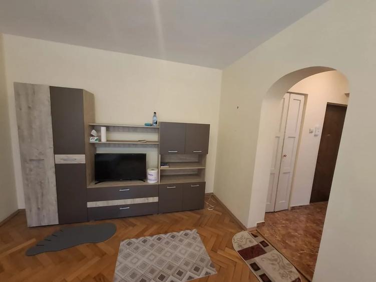 Apartament cu 2 camere semidecomandat în Tomis III