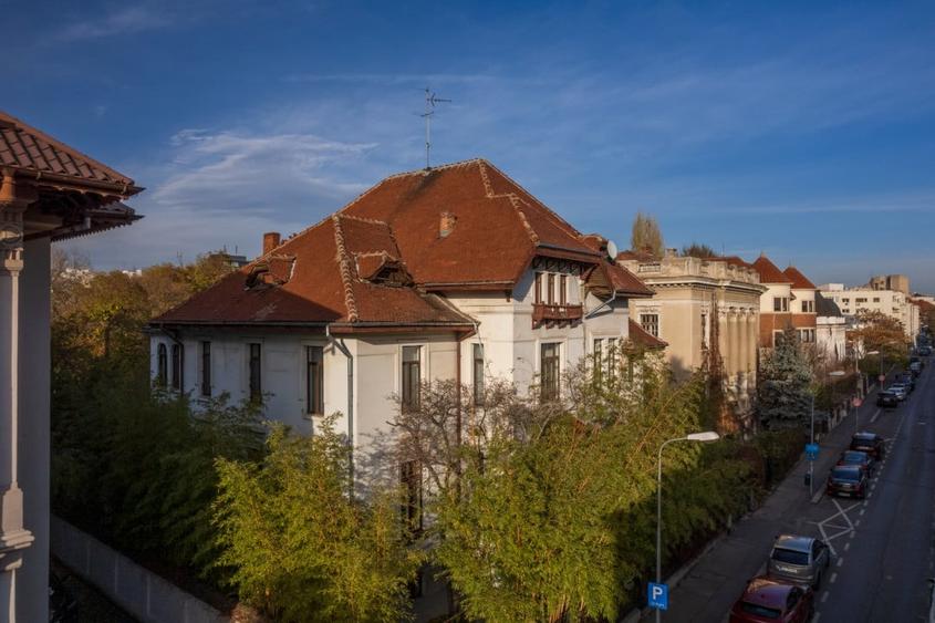 Birou, de 82.889999389648 mp, în Central