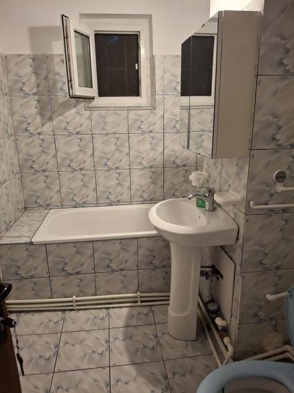 Apartament cu 2 camere decomandat în Lazu