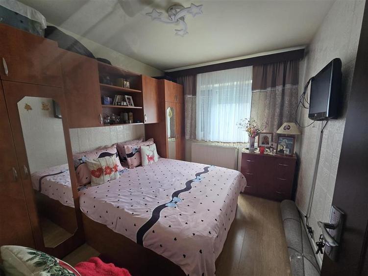 Apartament cu 4 camere decomandat, mobilat în Exterior Est