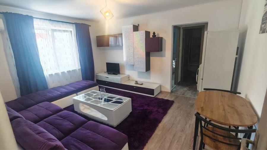 Apartament cu 2 camere în Micro 6