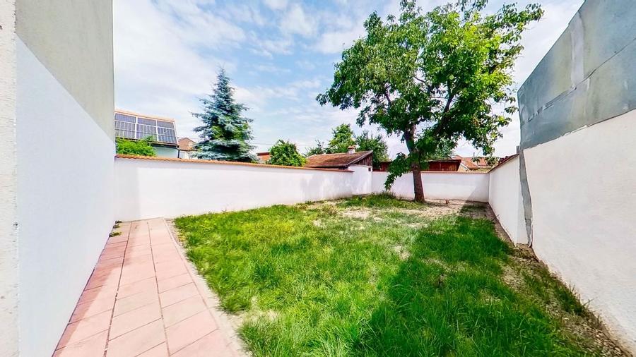 Casă individuală cu 10 camere cu Canalizare în Blumăna