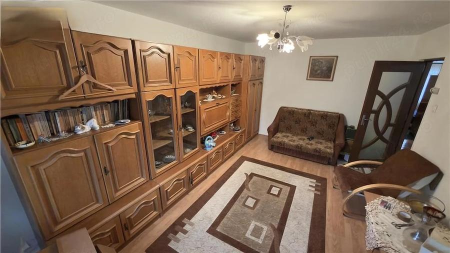 Apartament cu 3 camere decomandat în Plopilor