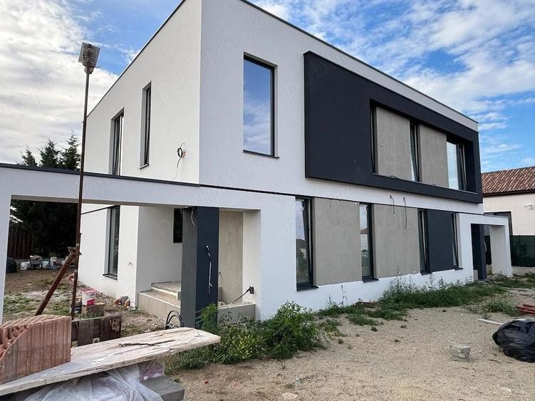 Duplex cu 4 camere cu Canalizare în Dumbrăvița