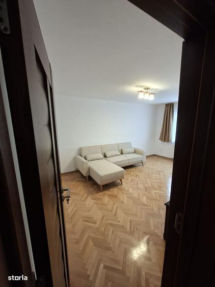 Apartament cu 3 camere decomandat în Eremia