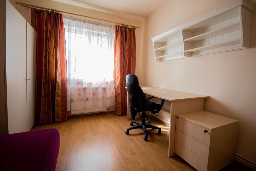Apartament cu 3 camere decomandat în Zorilor