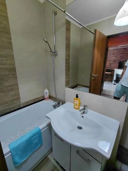 Apartament cu 2 camere semidecomandat în Podu Roș