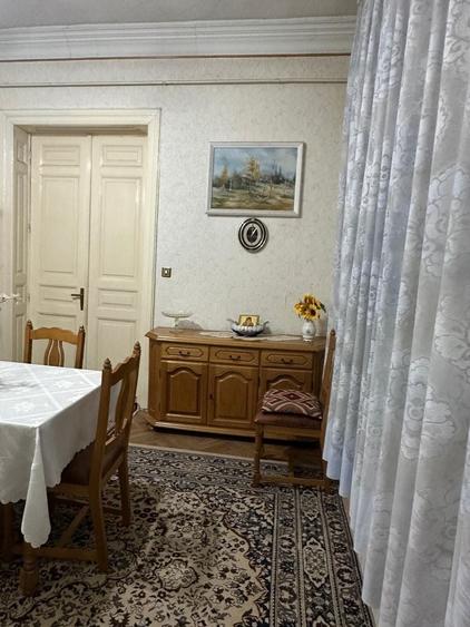 Casă individuală cu 7 camere cu Canalizare în Central