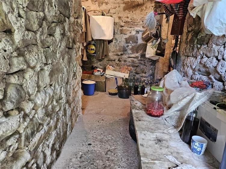 Casă individuală cu 4 camere cu Teren 5200 Mp în 9 Mai