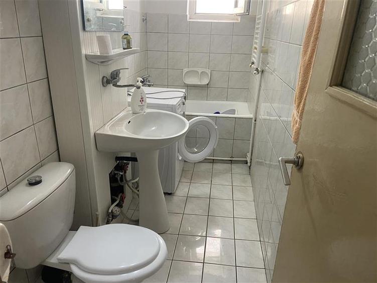 Apartament cu 3 camere decomandat, mobilat în Central