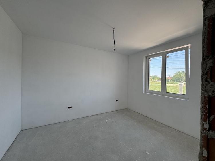 Casă cu 4 camere în Giroc