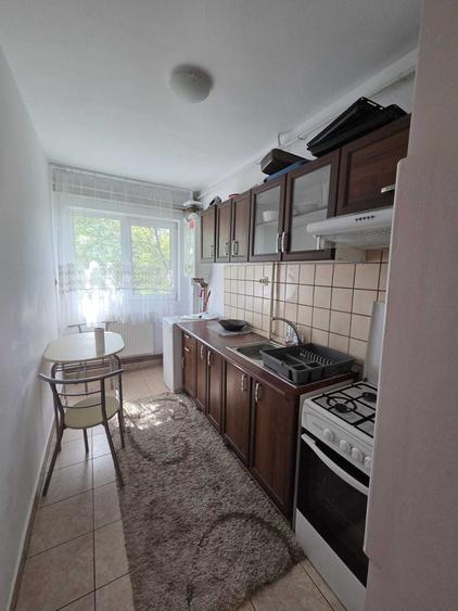 Inchiriez apartament mobilat, situat pe Bulevardul Carol, aproape de Universitate, la etajul 4/7 - 3